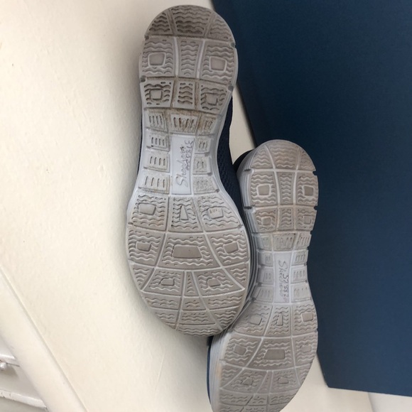 Skechers slip on shoes - Picture 2 of 2